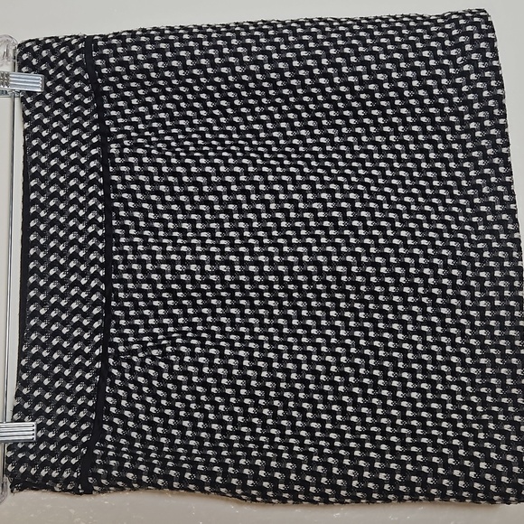 LOFT Black and White Textured Pencil Skirt - Picture 3 of 6